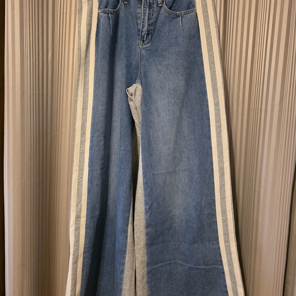 Stylish Blue Flare Jeans with White Stripes - Picture 1 of 4